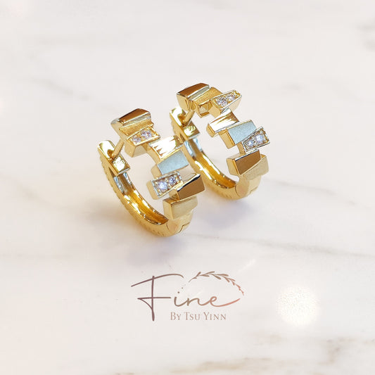 Leigh Double-Sided Huggies in Yellow Gold