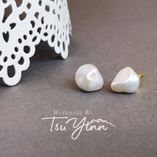 Simple Keshi Pearl Studs