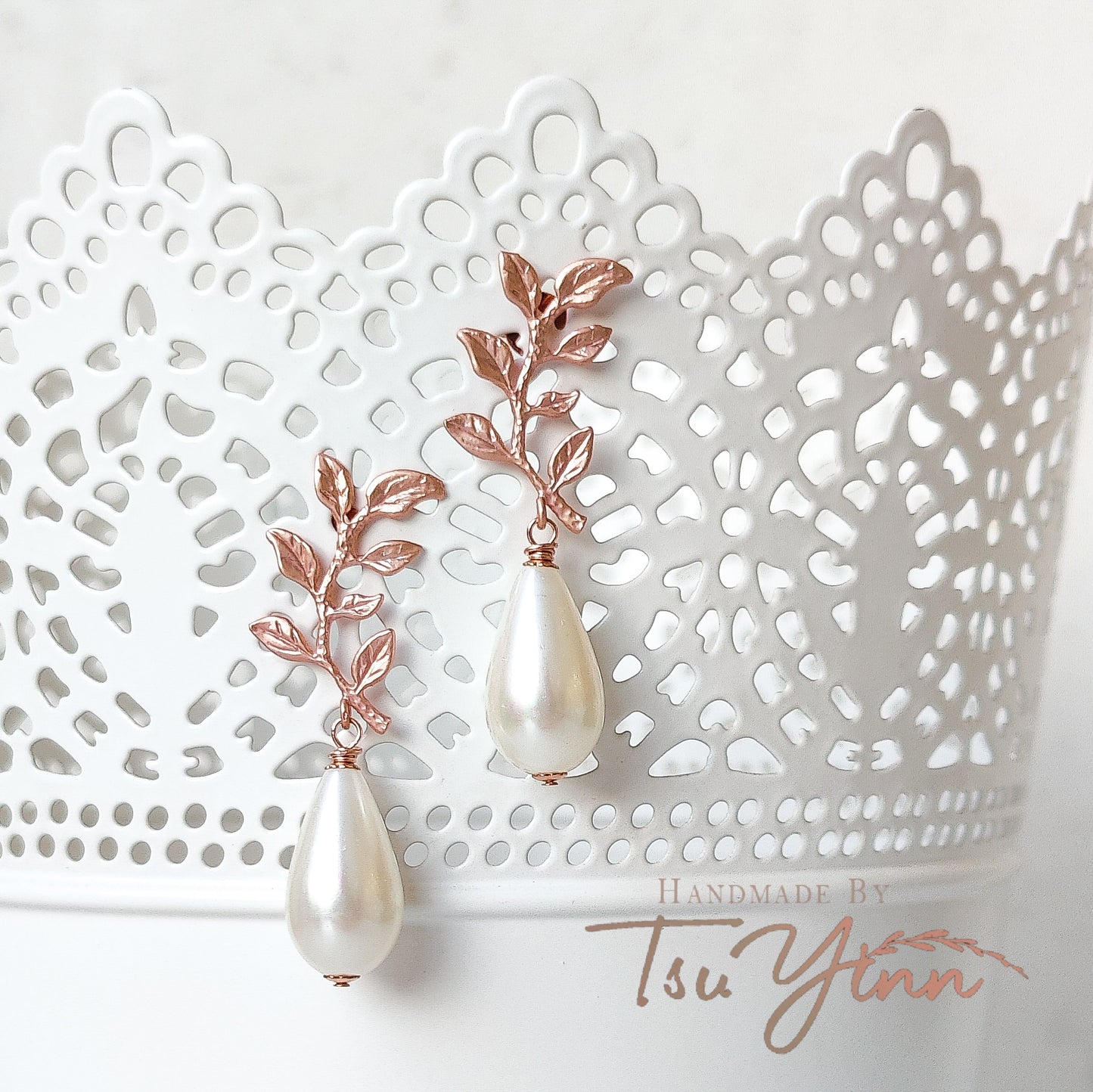 Flora Shell Pearl Earrings in Rose Gold
