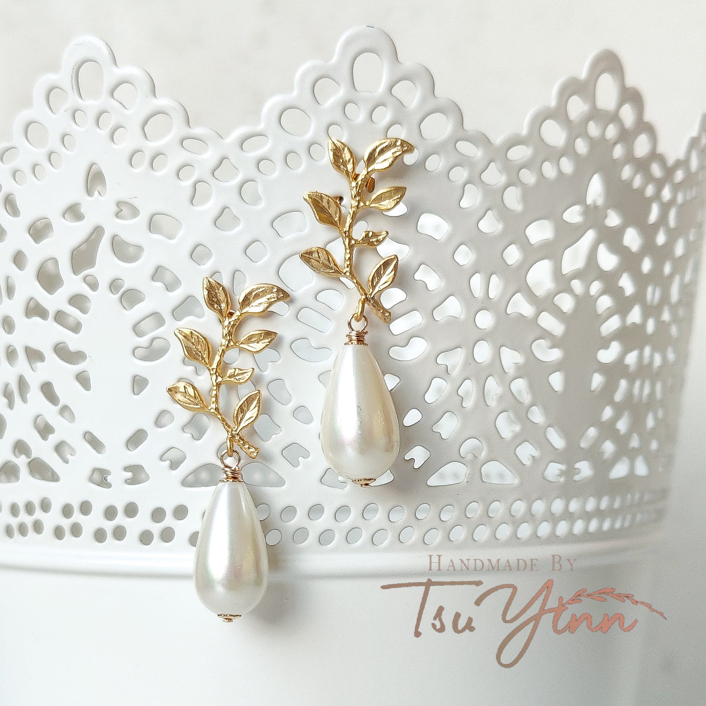 Flora Shell Pearl Earrings