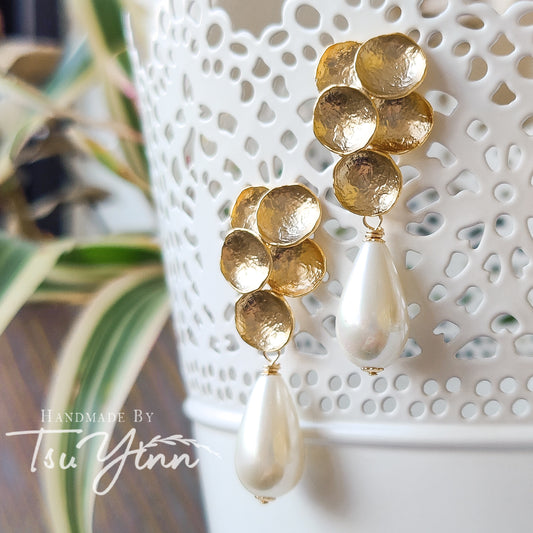 Maya Shell Pearl Earrings