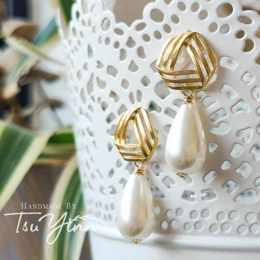 Katie Shell Pearl Earrings