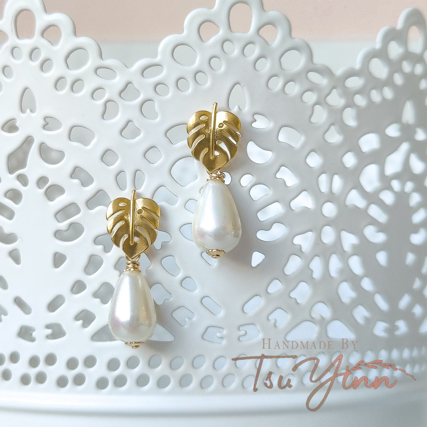 Li'l Monstera Shell Pearl Earrings