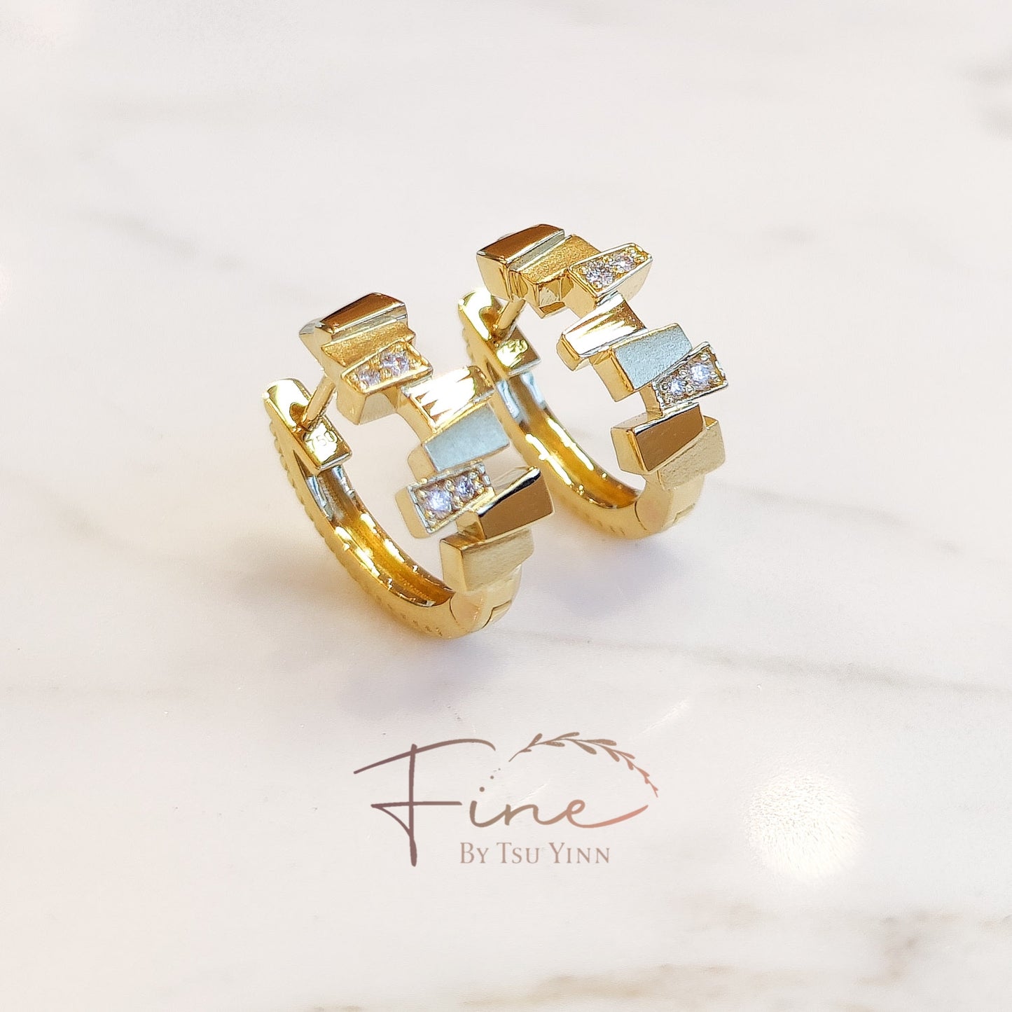 Leigh Double-Sided Huggies in Yellow Gold