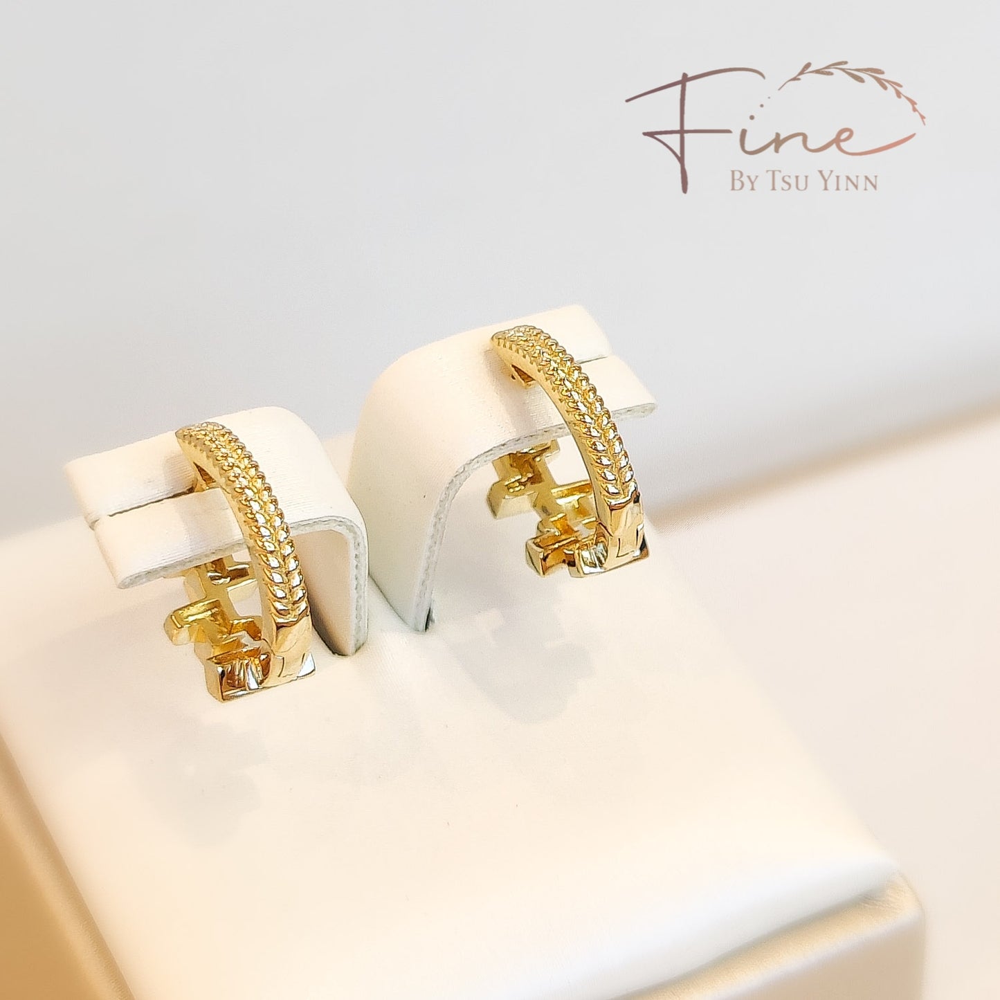 Leigh Double-Sided Huggies in Yellow Gold