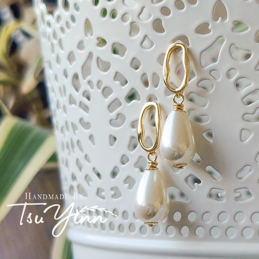Li'l Hollow Shell Pearl Earrings