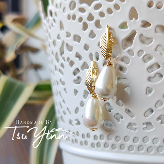 Li'l Feather Shell Pearl Earrings