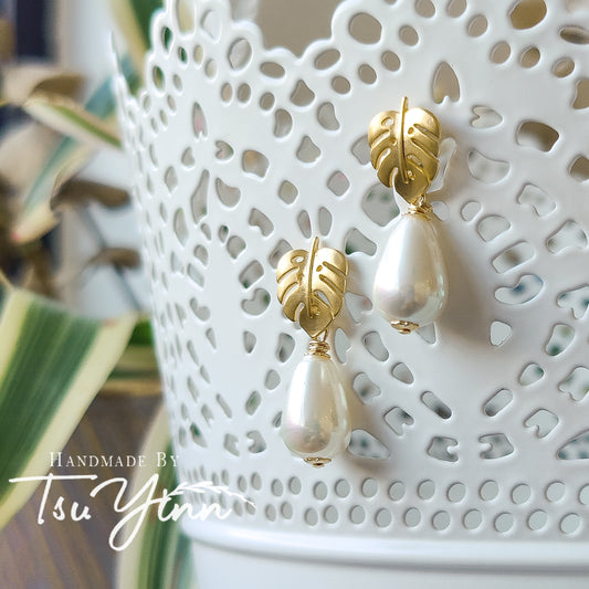 Li'l Monstera Shell Pearl Earrings