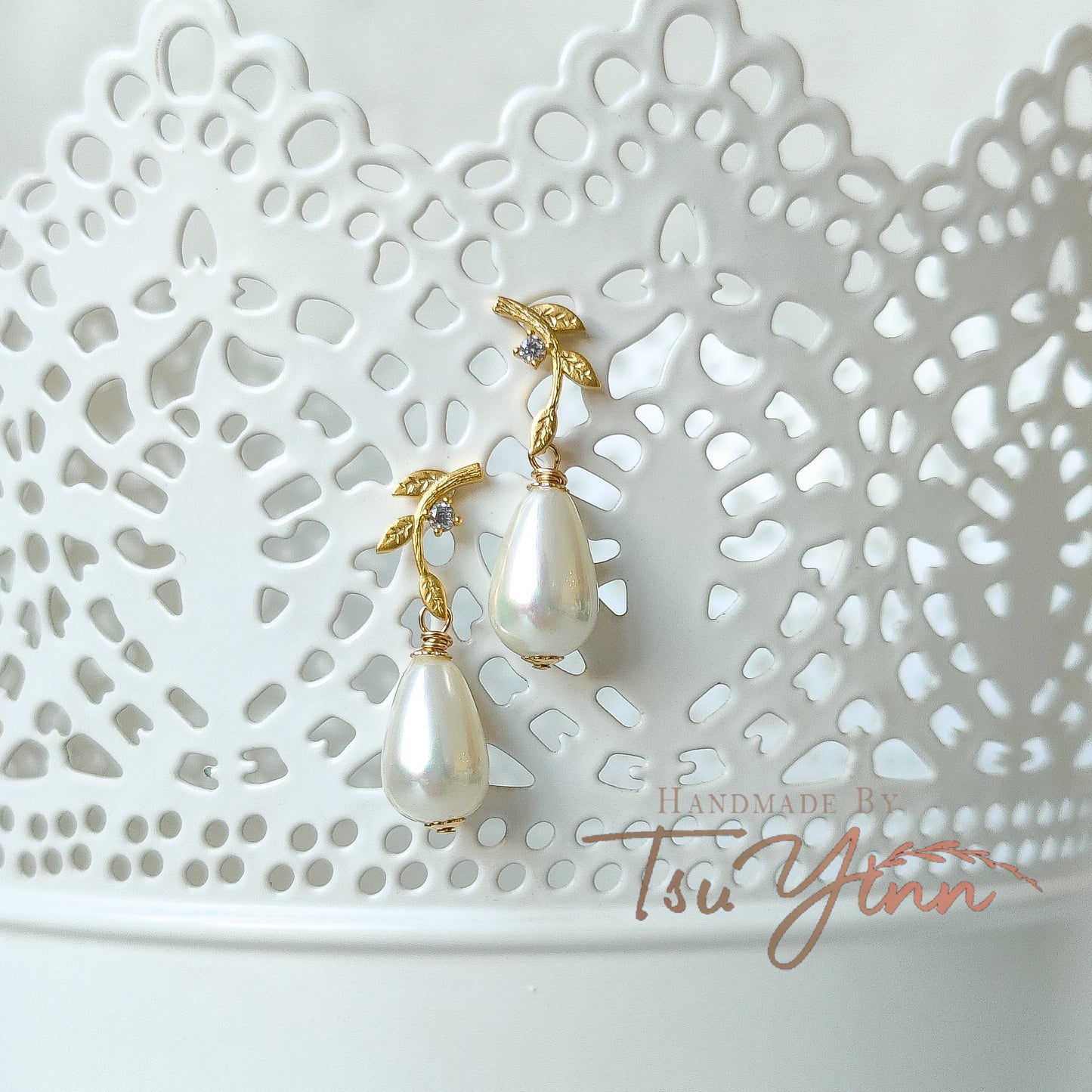 Li'l Sprig Shell Pearl Earrings