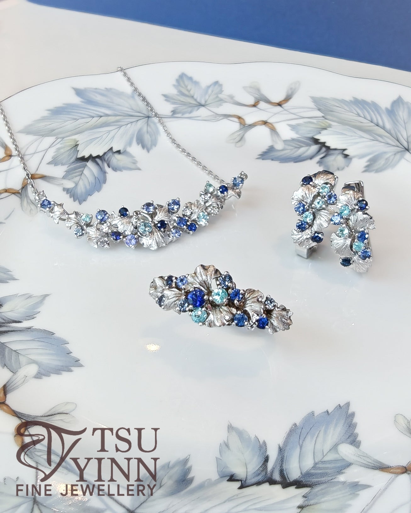Noriko Necklace in White Gold