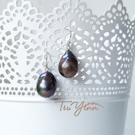 Simple Black Baroque Pearl Earrings