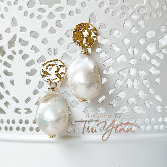 Hammered Circles White Baroque Pearl Earrings